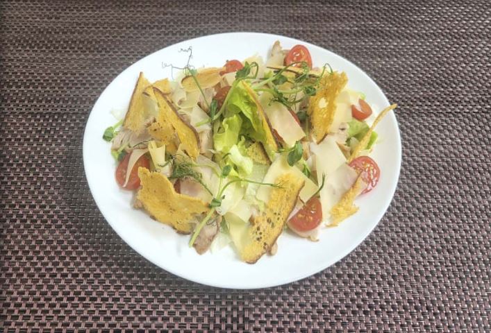 Салат «Цезарь с курицей»