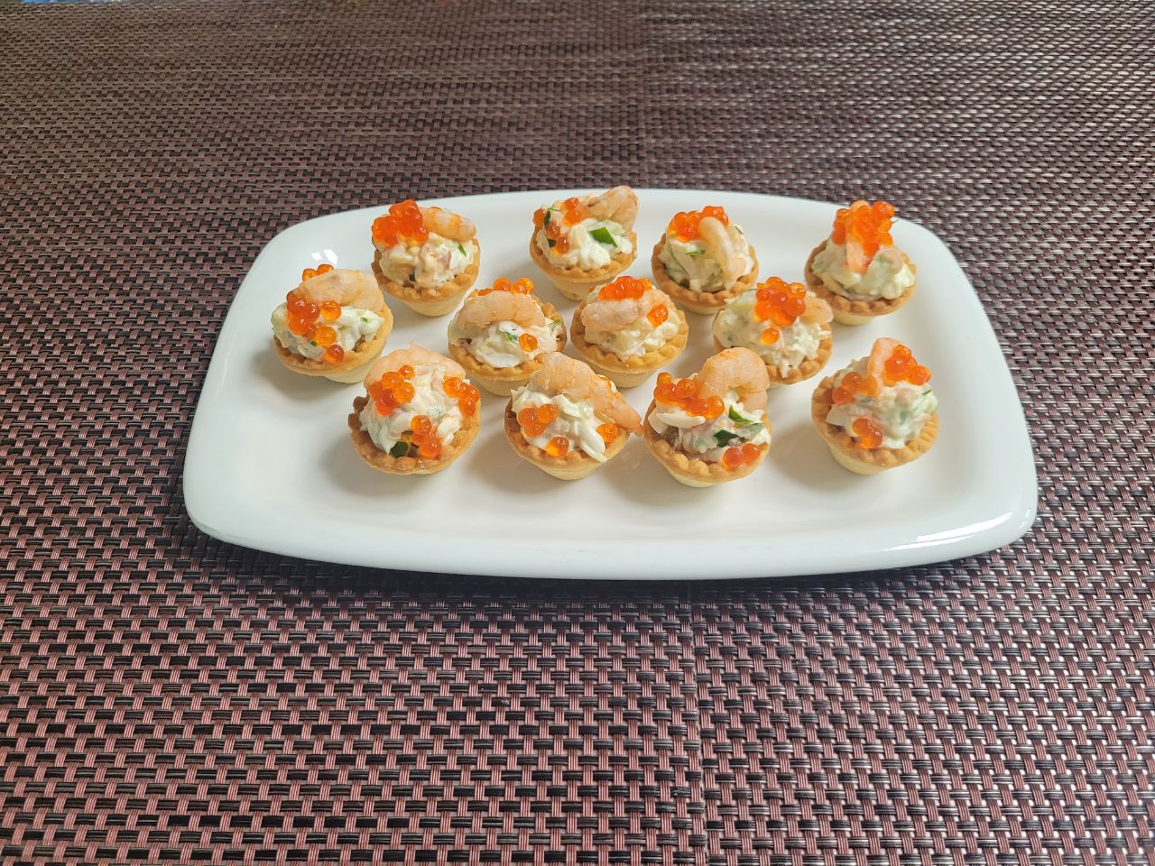 Салат морской в тарталетках