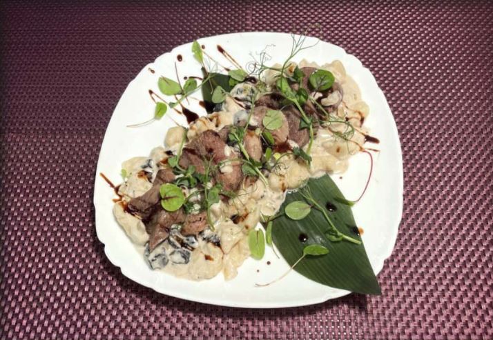 Язык говяжий с «ньокками»