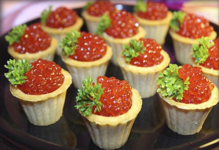 Тарталетки с красной икрой