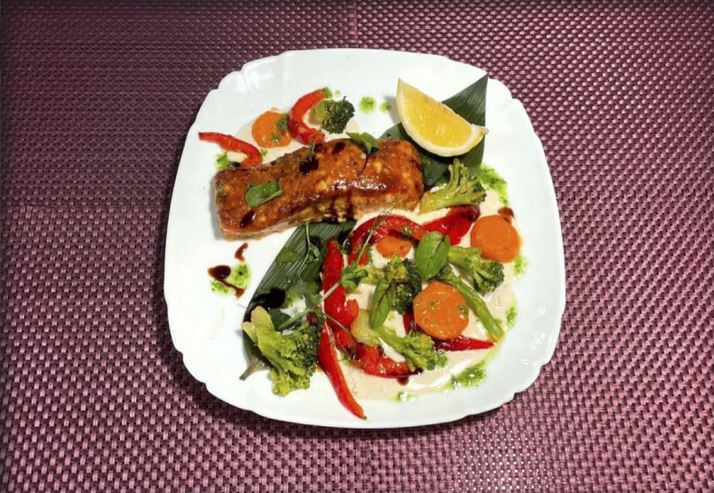 Стейк из рыбы под соусом «Конфи»