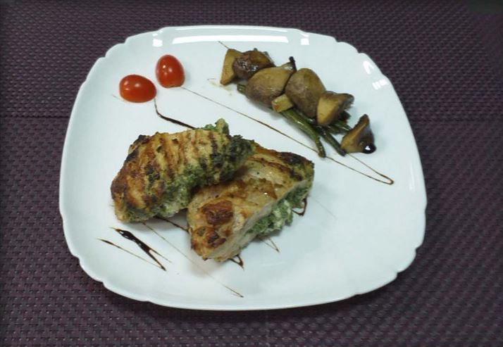 Стейк из индейки в шпинатном соусе