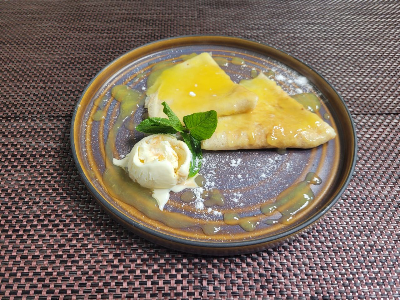 Блинчики «Креп-сюзетт» с мороженым