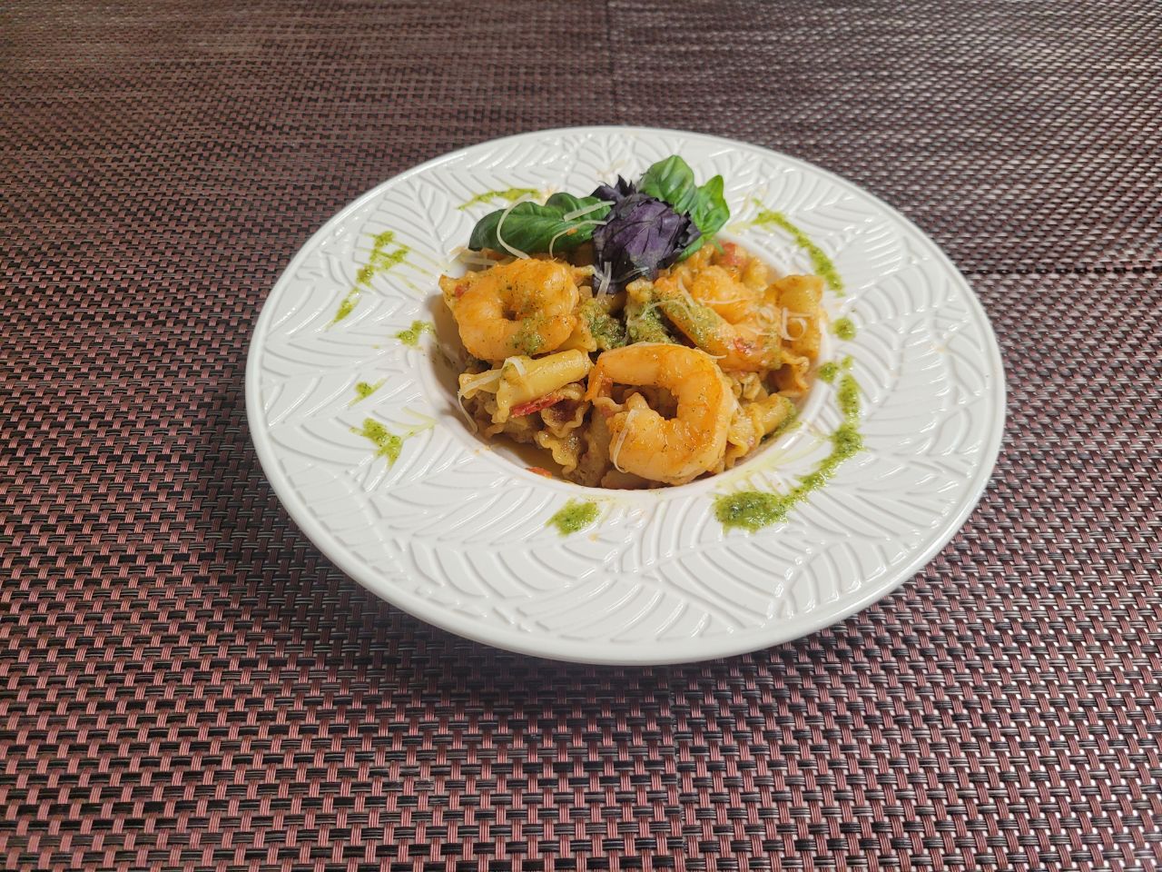 Паста с морепродуктами и соусом «песто»